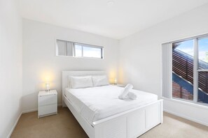 4 habitaciones, escritorio, wifi y ropa de cama