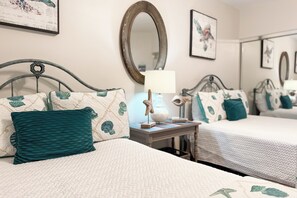 3 slaapkamers, een strijkplank/strijkijzer, gratis wifi, beddengoed