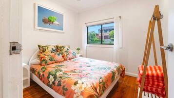 3 habitaciones, escritorio, tabla de planchar con plancha y wifi