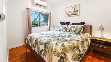 3 Schlafzimmer, Schreibtisch, Bügeleisen/Bügelbrett, WLAN