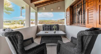 Holiday Home 'Mb Luxury House' with Sea View, Wi-Fi and Air Conditioning