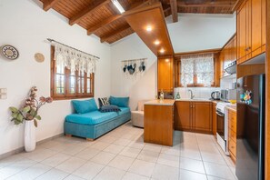 ثلاجة، ميكروويف، فرن، موقد طهي مسطح