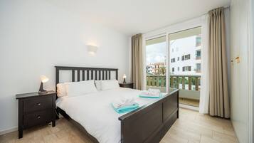 1 slaapkamer, een strijkplank/strijkijzer, gratis wifi, beddengoed