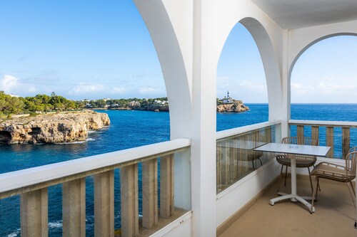 Apartment 'Sea View Room 202' with Shared Pool, Wi-Fi and Air Conditioning