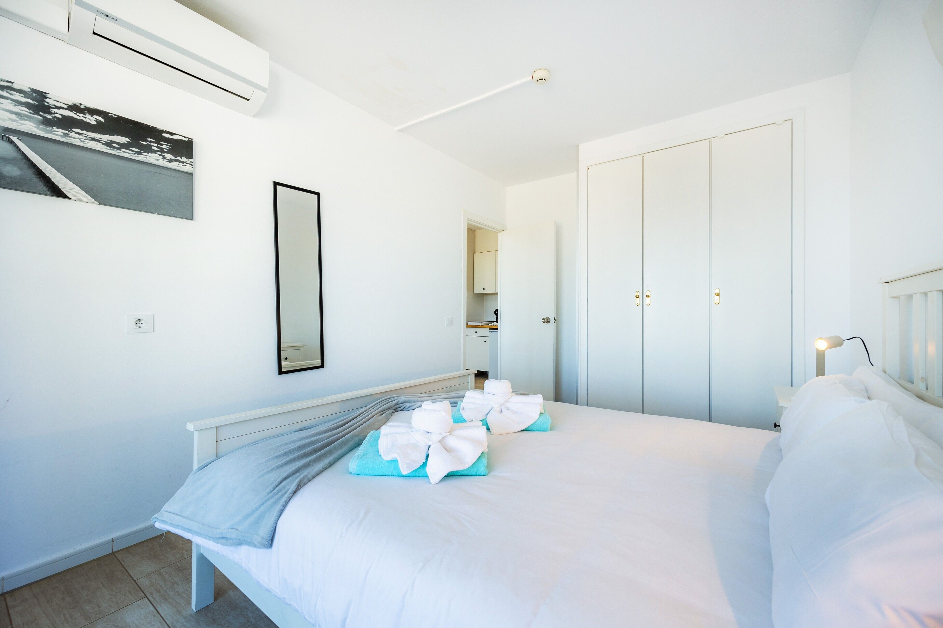 1 dormitorio, tabla de planchar con plancha, wifi gratis y ropa de cama