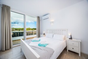 1 bedroom, iron/ironing board, free WiFi, bed sheets - Apartment 'Sea View Room 003' with Shared Pool, Wi-Fi and Air Conditioning (Portocolom)