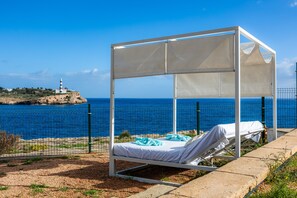 Property grounds - Apartment 'Pool View Room 101' with Shared Pool, Wi-Fi and Air Conditioning (Portocolom)