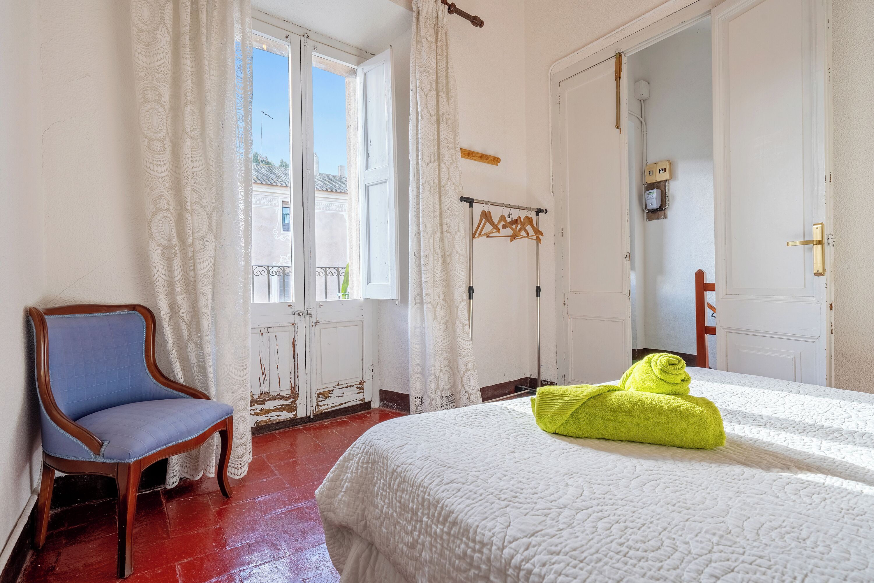 4 slaapkamers, een strijkplank/strijkijzer, gratis wifi, beddengoed