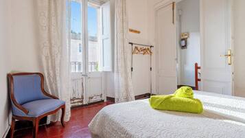 4 slaapkamers, een strijkplank/strijkijzer, gratis wifi, beddengoed