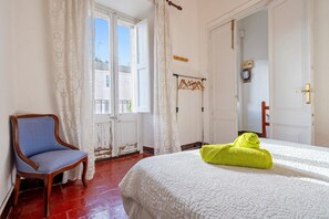 4 bedrooms, iron/ironing board, free WiFi, bed sheets - Holiday Home 'Maria' with Mountain View, Balcony and Wi-Fi (Santes Creus)