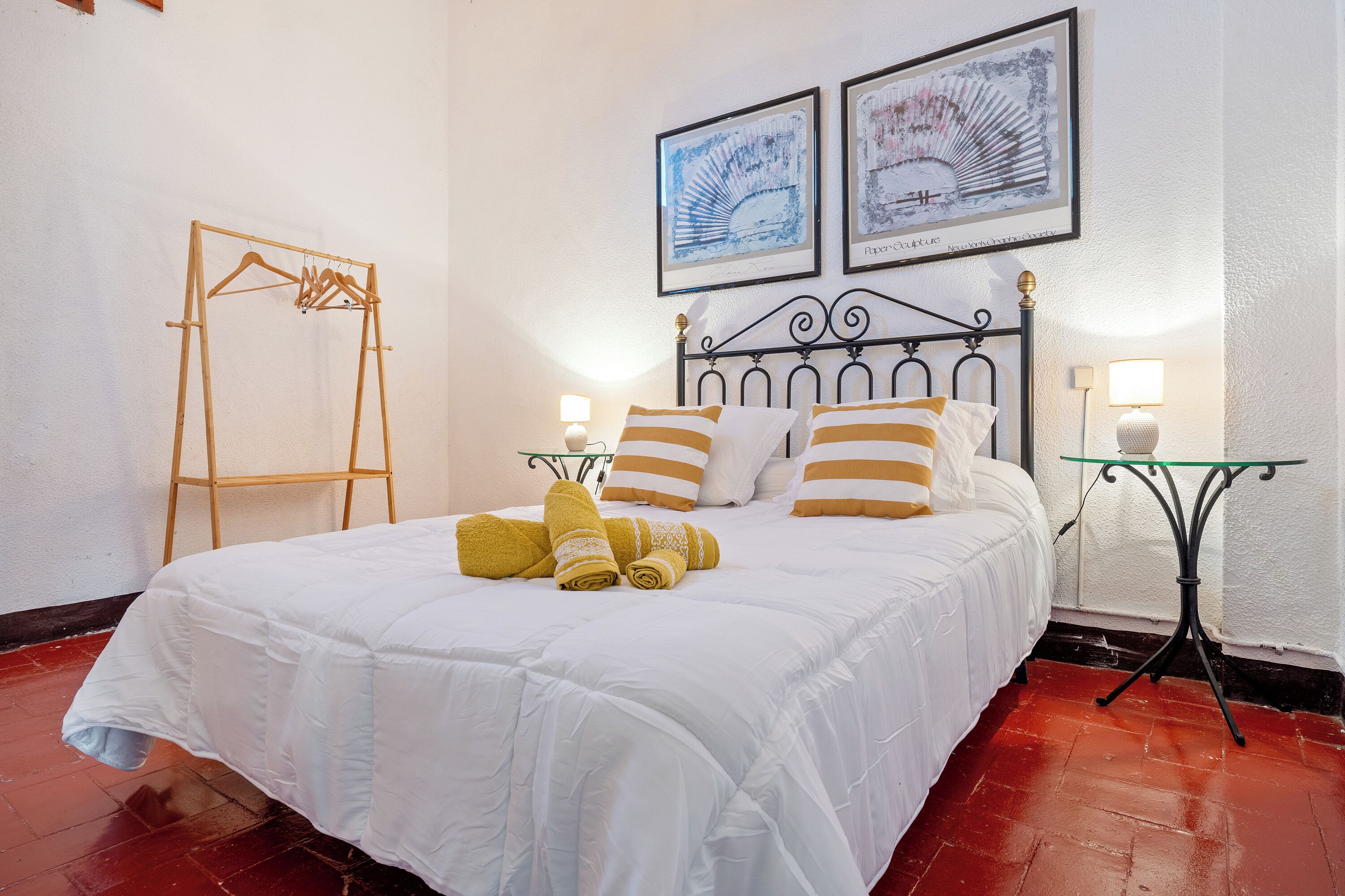 4 bedrooms, iron/ironing board, free WiFi, bed sheets