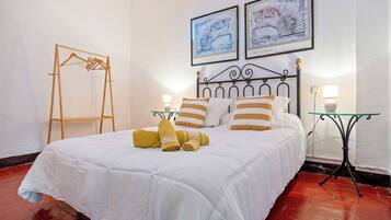 4 bedrooms, iron/ironing board, free WiFi, bed sheets