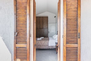 1 slaapkamer, een strijkplank/strijkijzer, beddengoed