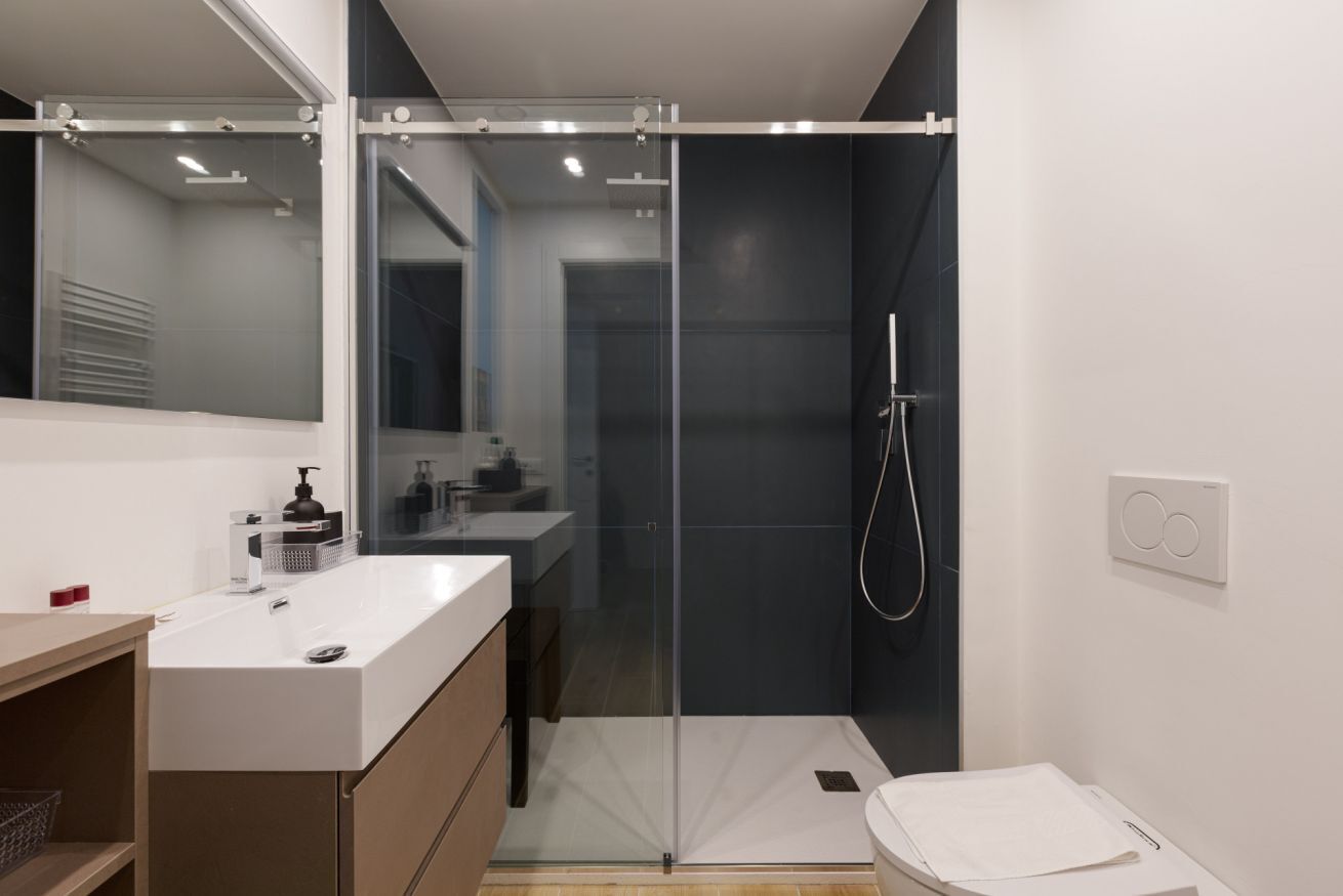 Dusche, Haartrockner, Bidet, Handtücher