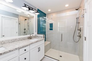 Douche, serviettes fournies