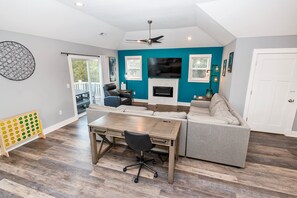 تلفزيون، مدفأة، تنس طاولة