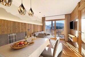 TV - Apartment 'Karspitz' with Mountain View, Private Terrace and Wi-Fi (Rodengo)