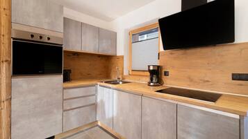 Kühlschrank, Ofen, Herdplatte, Geschirrspüler