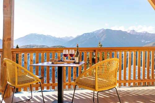 Ferienwohnung 'Schlossblick' mit Bergblick, privater Terrasse und Wi-Fi