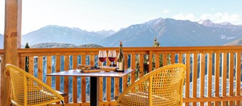 Apartment 'Schlossblick' with Mountain View, Private Terrace and Wi-Fi