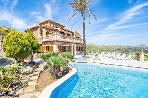 Holiday Home 'Ca Na Lluny' with Sea View, Private Pool and Wi-Fi