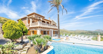 Holiday Home 'Ca Na Lluny' with Sea View, Private Pool and Wi-Fi