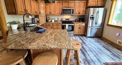 True Montana Peaceful Surroundings | Beautiful Home | Pet Friendly | Sleeps 8