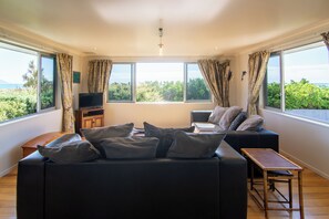 TV - Close to Beach | Spacious | Outdoor Living - KK00379 (Kaikoura)