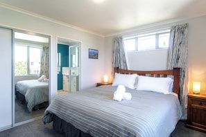 4 bedrooms, WiFi, bed sheets - Close to Beach | Spacious | Outdoor Living - KK00379 (Kaikoura)