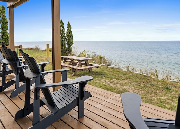 Outdoor dining - Sandpiper Cottage Beautiful Private Lake Michigan Frontage (Mears)