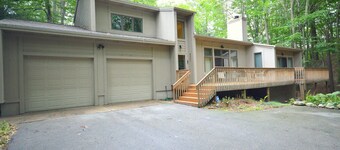 Bailey's Beach Retreat | Easy Access to Lake Michigan