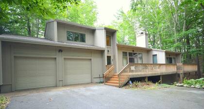 Bailey's Beach Retreat | Easy Access to Lake Michigan