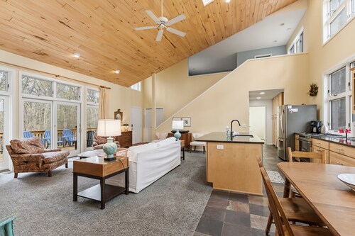 Bailey's Beach Retreat | Easy Access to Lake Michigan