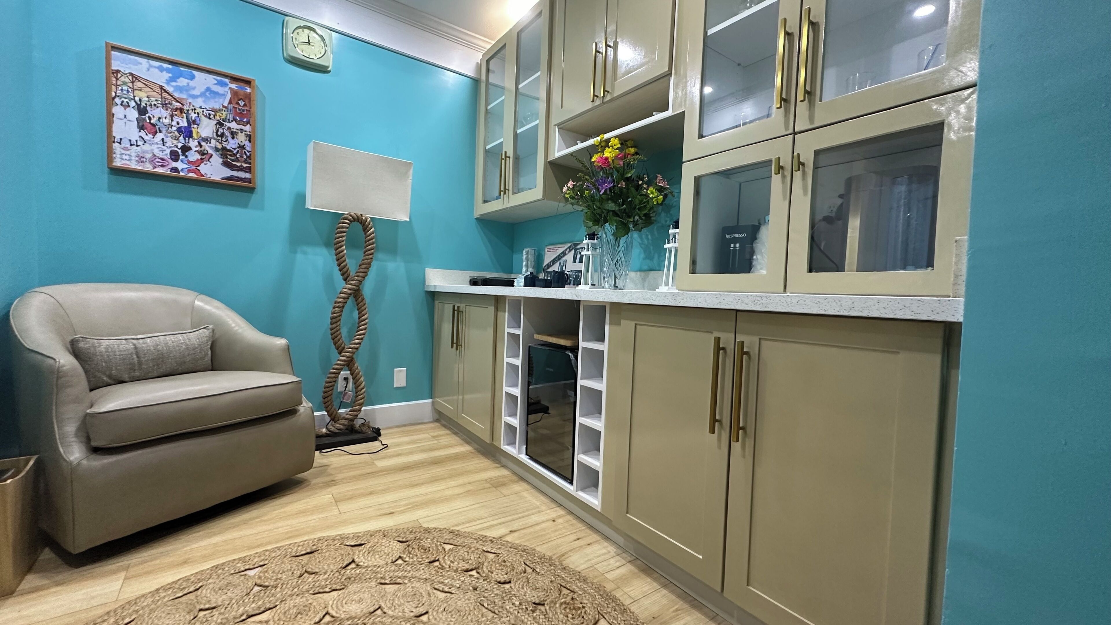 Island Chic Vacation Manor In The Tranquil Community Of Coral Harbour, Bahamas - Nassau