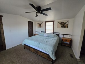 2 slaapkamers, een strijkplank/strijkijzer, gratis wifi, beddengoed