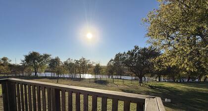 Lakeview Farmhouse Retreat 2BR, 2BA w/ Fishing, Horses, Cows & Stunning Sunsets