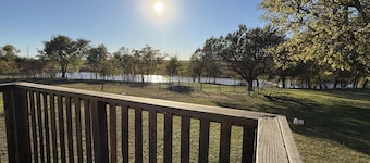 Lakeview Farmhouse Retreat 2BR, 2BA w/ Fishing, Horses, Cows & Stunning Sunsets