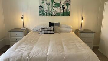 3 bedrooms, iron/ironing board, bed sheets