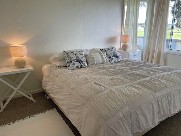 3 bedrooms, iron/ironing board, bed sheets