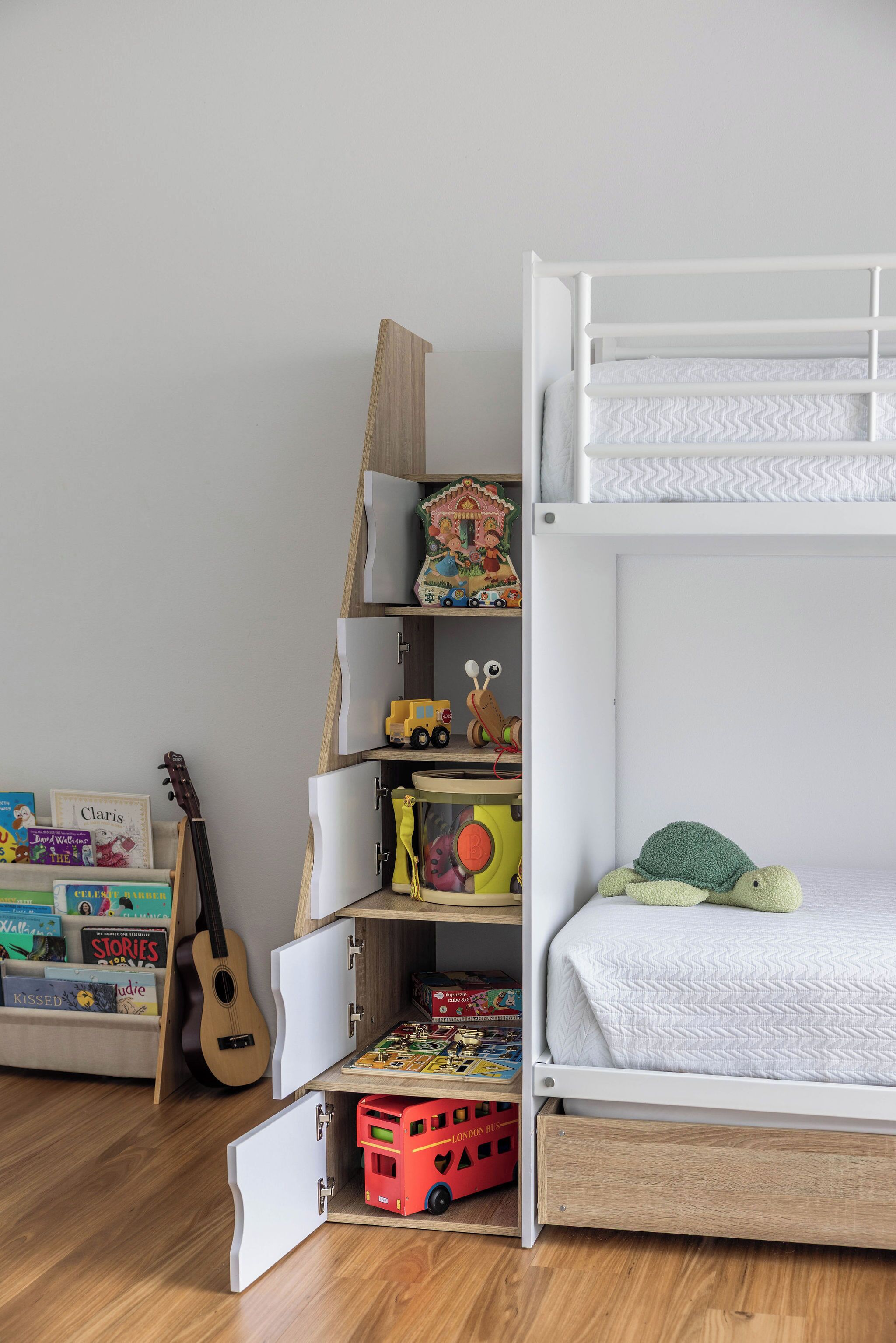 2 habitaciones, tabla de planchar con plancha, cuna de viaje y wifi 