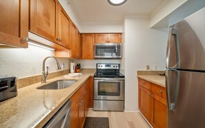 Kühlschrank, Ofen, Herdplatte, Geschirrspüler