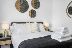 5 bedrooms, desk, iron/ironing board, travel cot