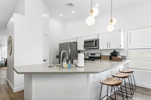 Mikrowelle, Ofen, Herdplatte, Geschirrspüler