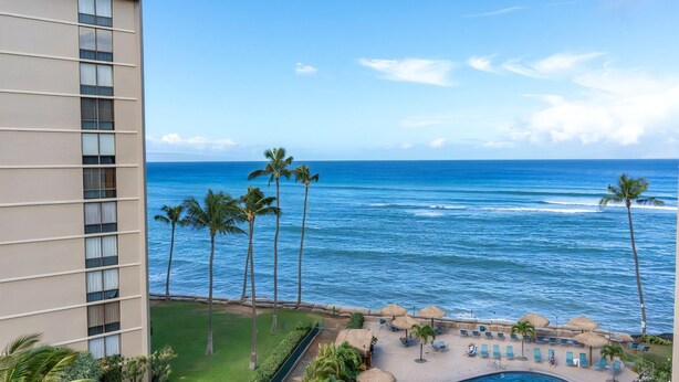 A hotel with a pool, palm trees, and a view of the ocean. - Royal Kahana Maui 719 Ocean View Studio (Lahaina)