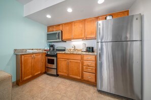 Fridge, microwave, stovetop, dishwasher