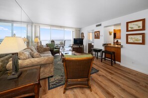 Living area - Royal Kahana Maui 813 Oceanfront 1 Bedroom (Lahaina)