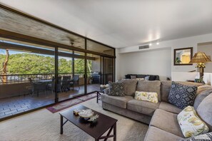 Smart TV - Ocean Bliss Awaits - Spacious Lanai - Outdoor Grill - Golf Course Views (Lahaina)