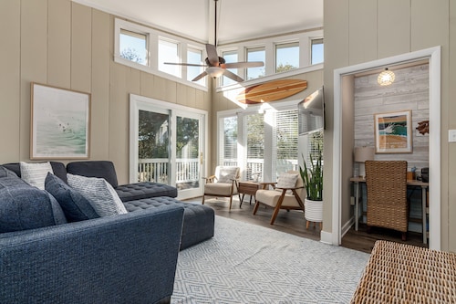 Four bedroom home with golf course view and walking distance to the lighthouse