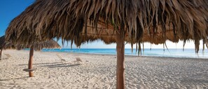 On the beach - PentHouse with Ocean and lagoon views (Cancún)