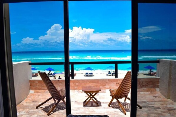 Property grounds - Ocean front 2 bd villa (Cancún)